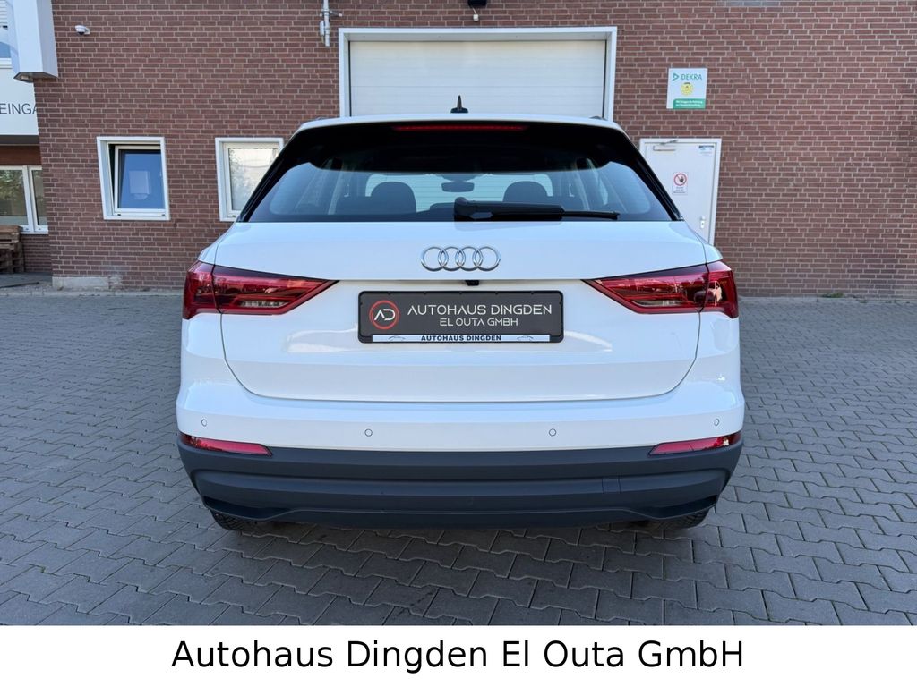 Audi Q3 2023 г. Белый, пробег 33000 км