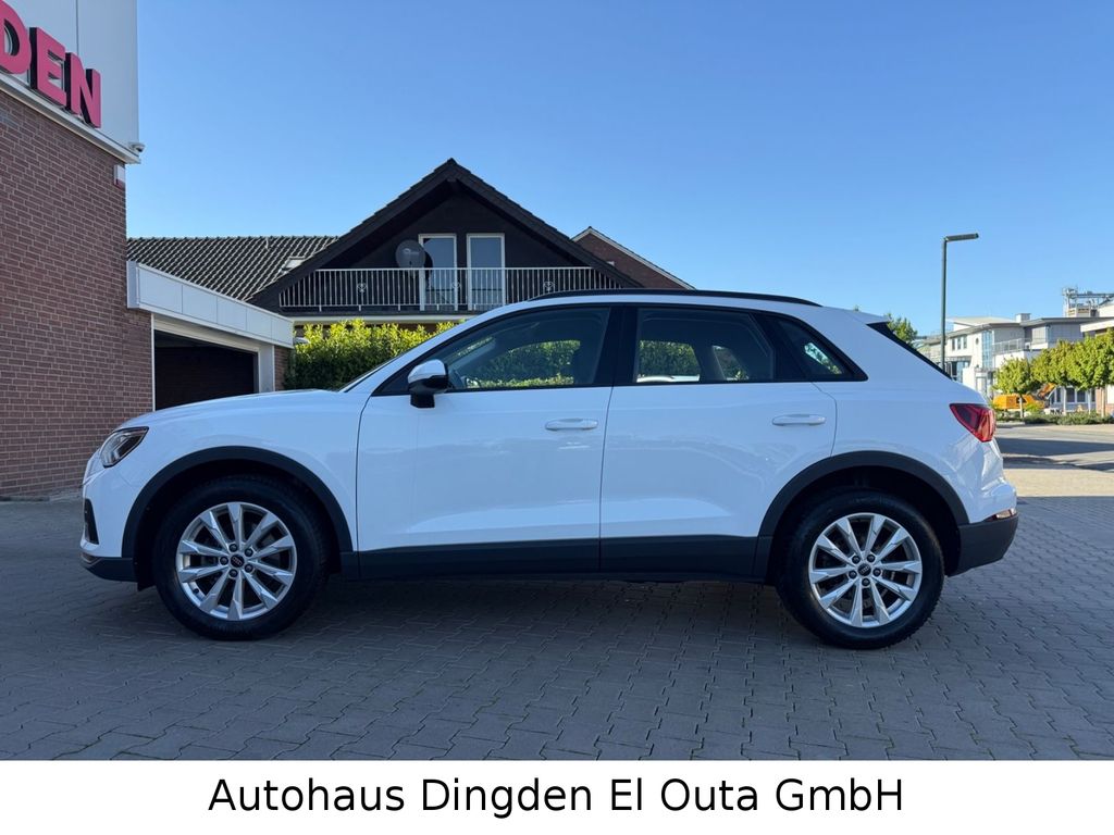 Audi Q3 2023 г. Белый, пробег 33000 км