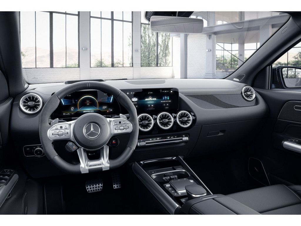 Mercedes-Benz GLA 45 AMG 2024 г. Серый, пробег 43452 км