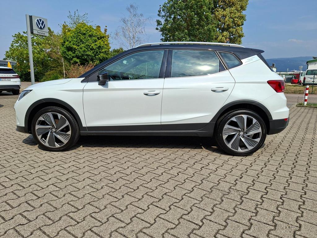 SEAT Arona 2023 г. Белый, пробег 34050 км