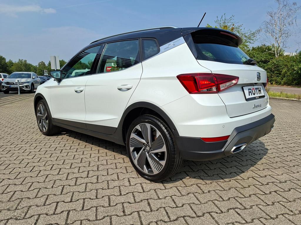 SEAT Arona 2023 г. Белый, пробег 34050 км