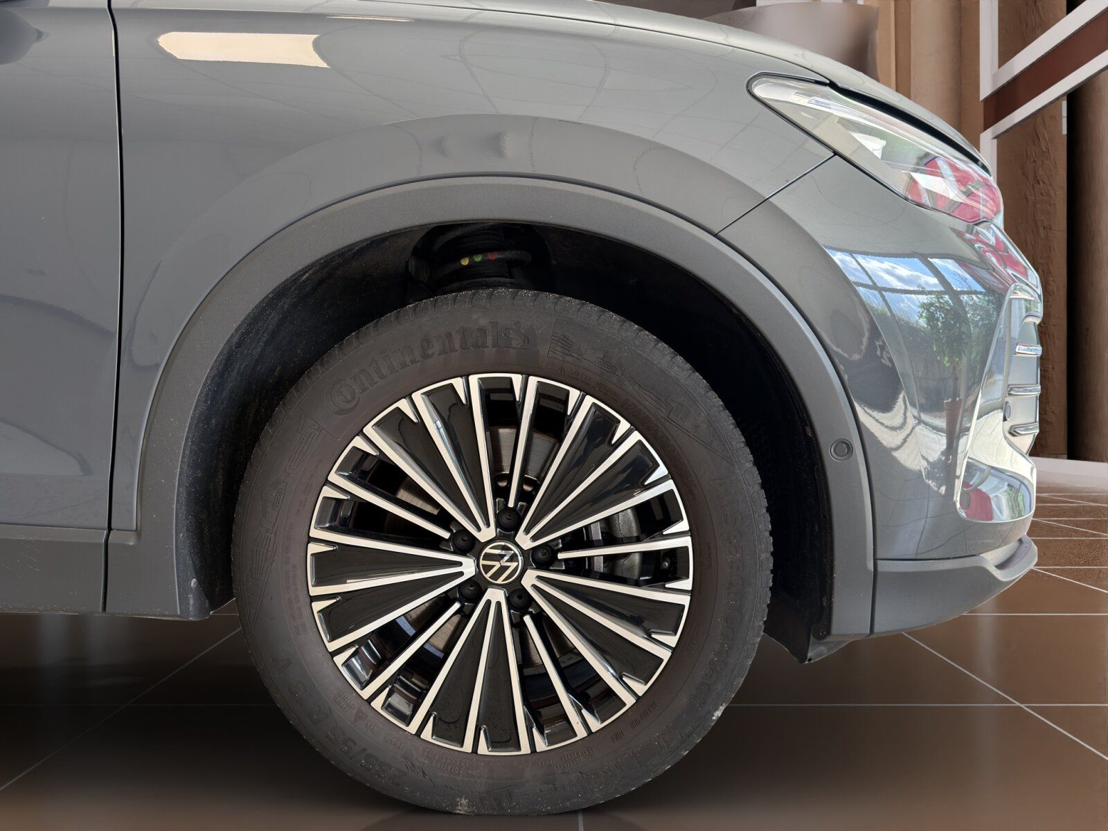 Volkswagen Tiguan 2024 г. Серый, пробег 55400 км