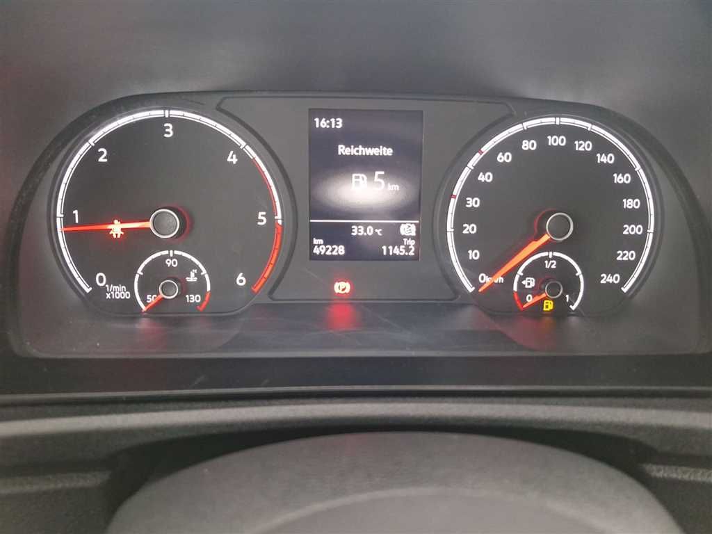 Volkswagen Caddy 2024 г. Серебристый, пробег 49229 км
