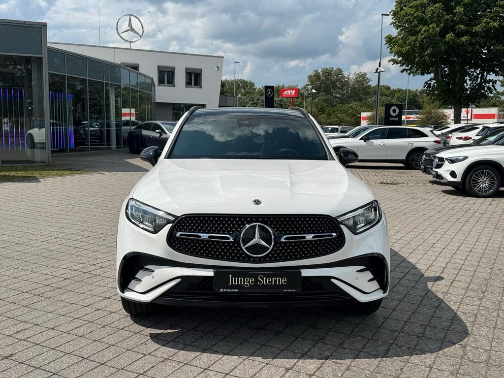 Mercedes-Benz GLC 200 2025 г. Белый, пробег 12893 км