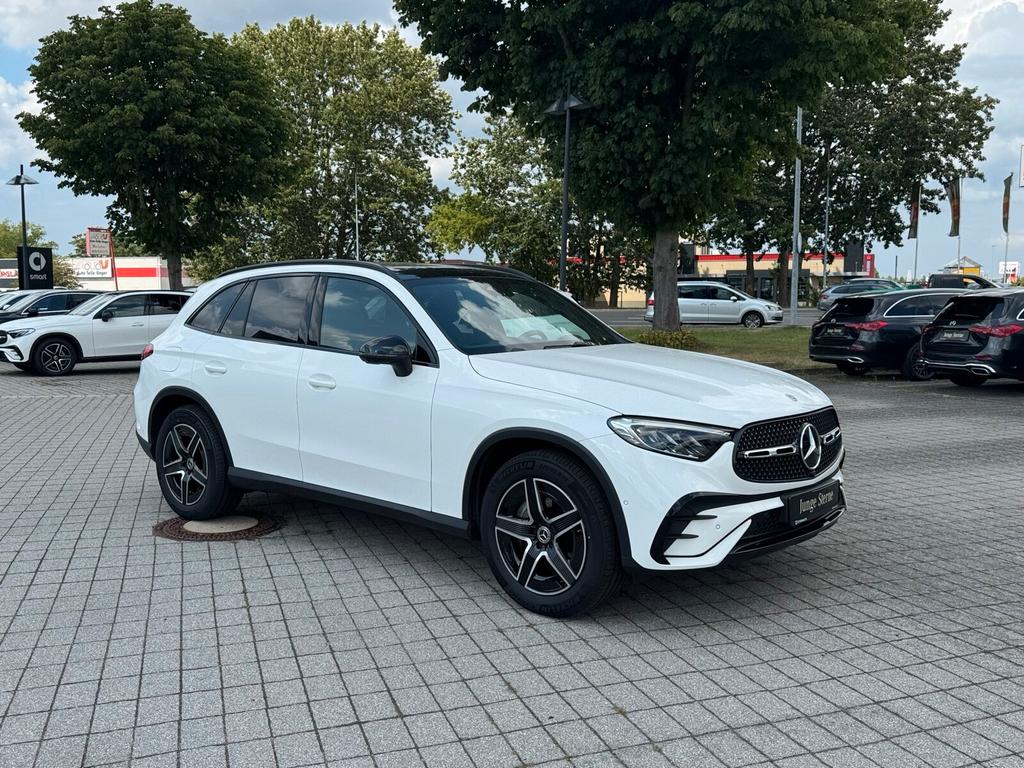 Mercedes-Benz GLC 200 2025 г. Белый, пробег 12893 км