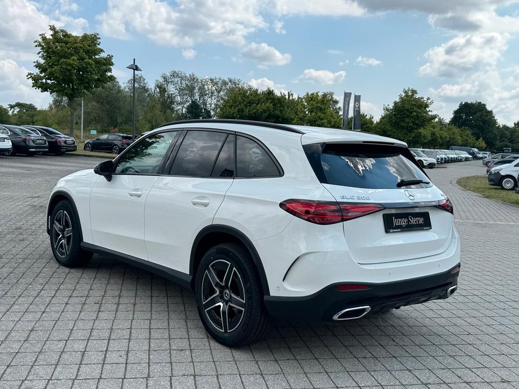 Mercedes-Benz GLC 200 2025 г. Белый, пробег 12893 км