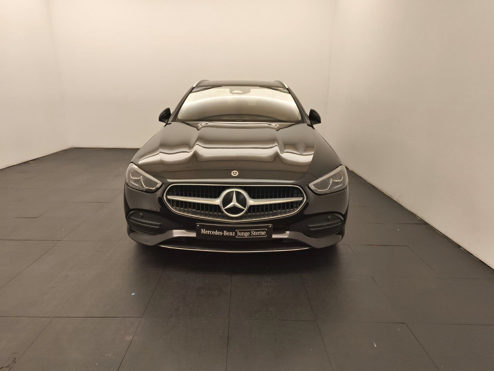 Mercedes-Benz C 220 2023 г. Чёрный, пробег 50321 км