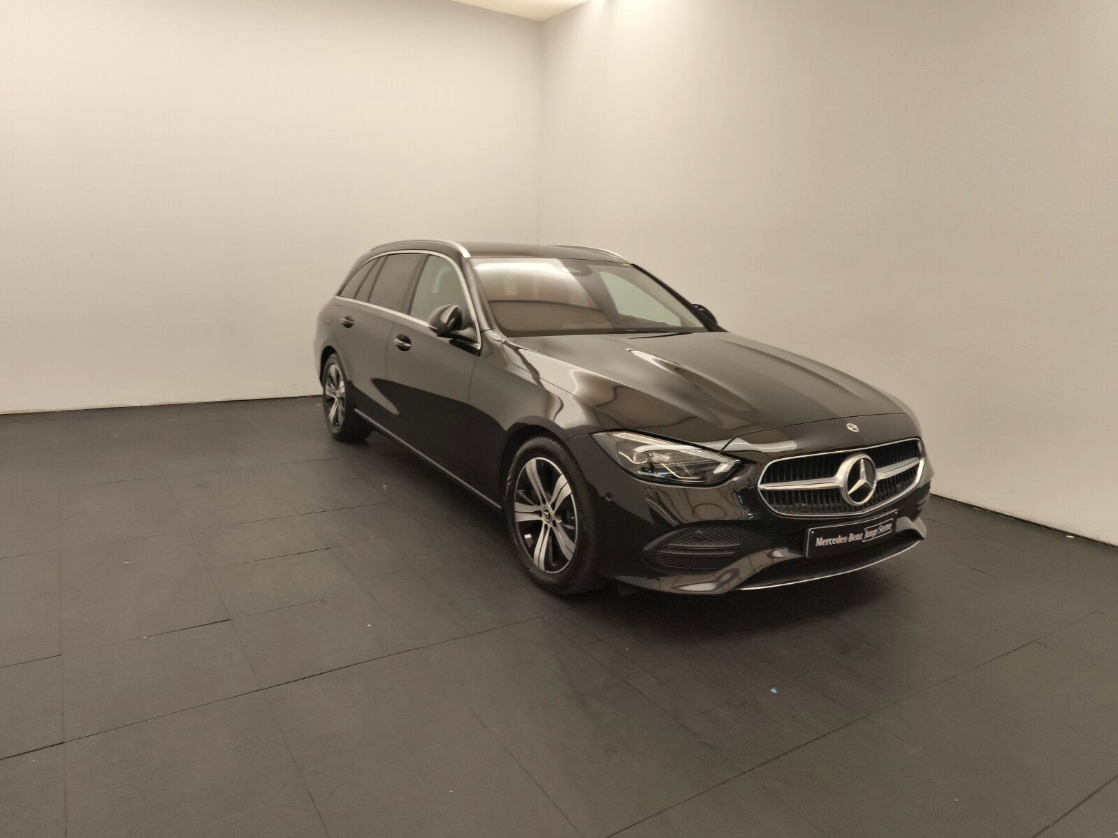 Mercedes-Benz C 220 2023 г. Чёрный, пробег 50321 км