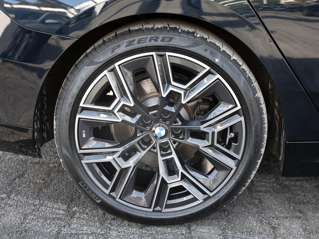 BMW 520 2025 г. Чёрный, пробег 25822 км