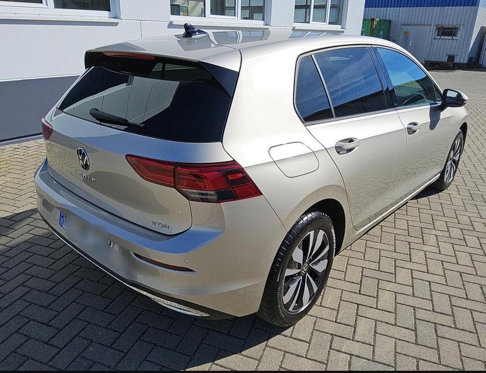 Volkswagen Golf 2024 г. Серебристый, пробег 19800 км