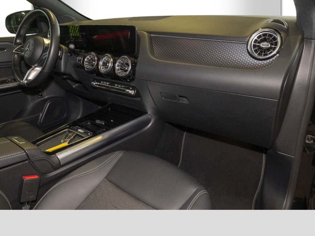 Mercedes-Benz B 200 2023 г. Чёрный, пробег 51269 км