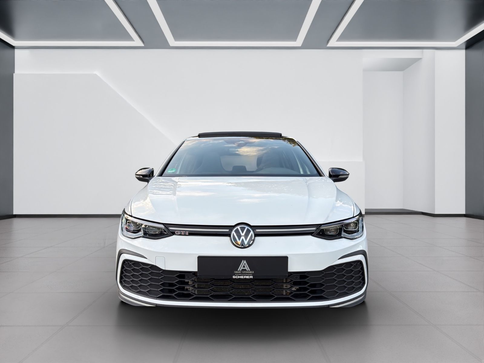 Volkswagen Golf 2024 г. Белый, пробег 19000 км