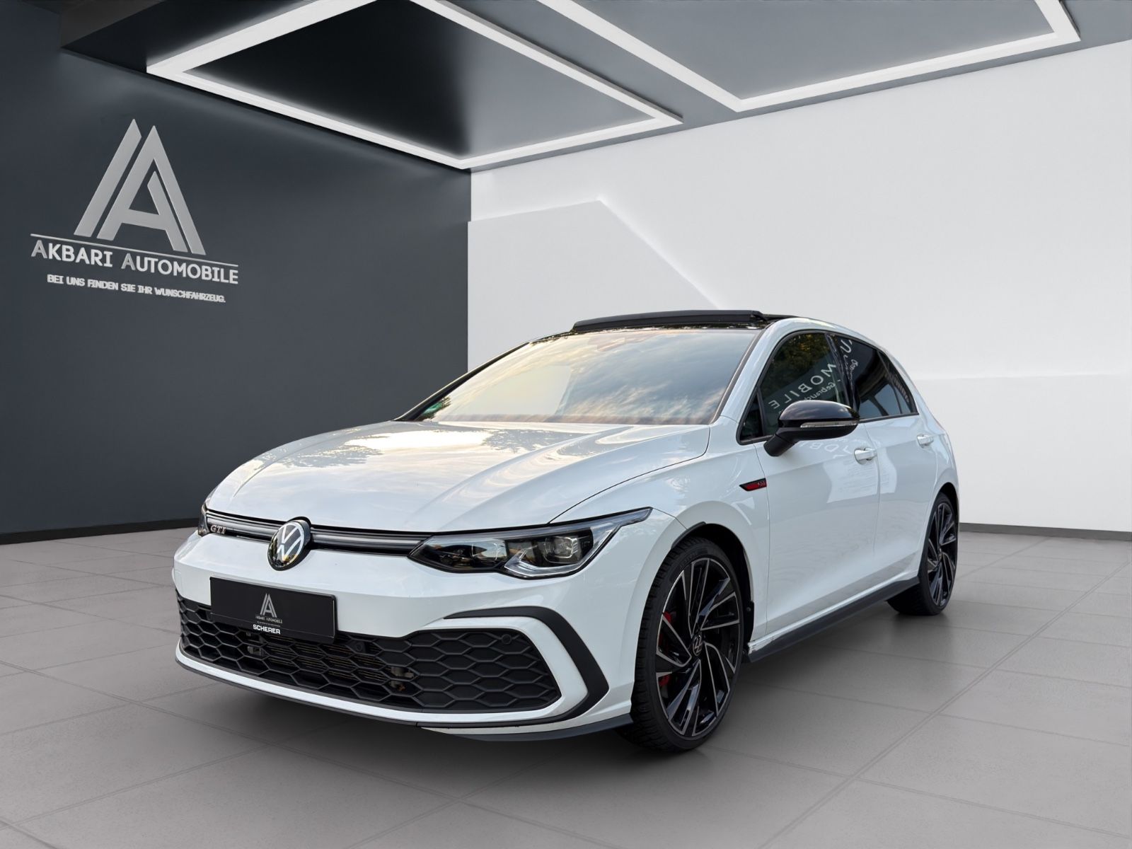 Volkswagen Golf 2024 г. Белый, пробег 19000 км