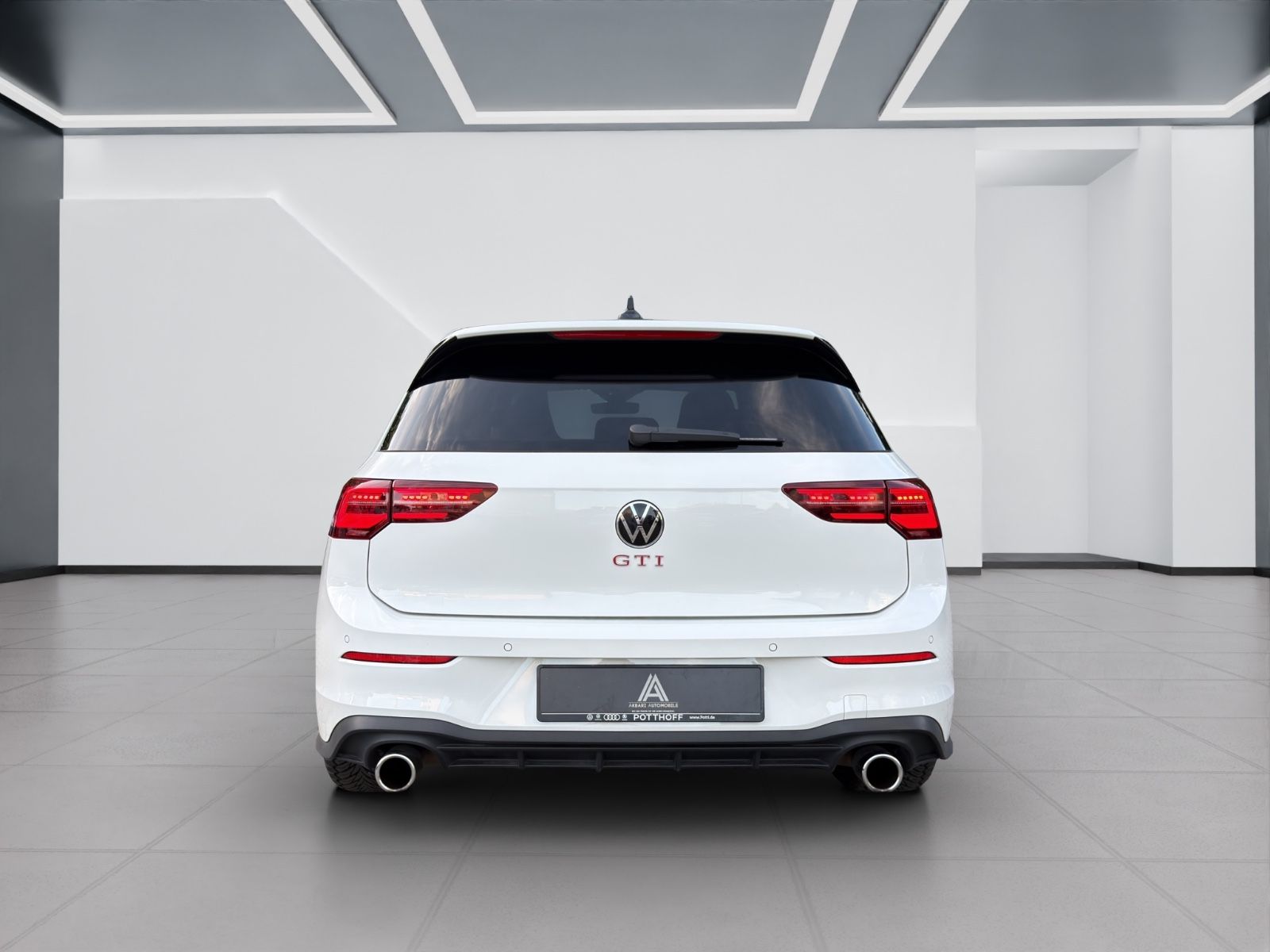 Volkswagen Golf 2024 г. Белый, пробег 19000 км