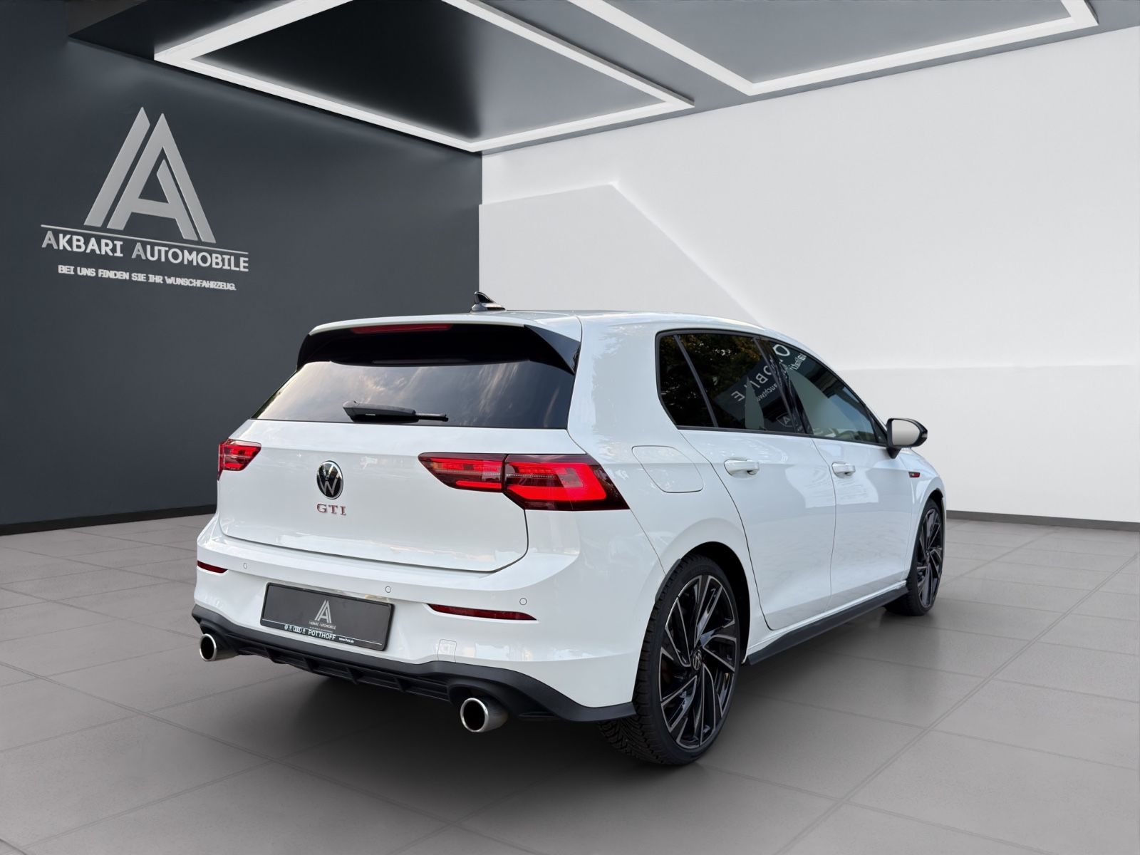Volkswagen Golf 2024 г. Белый, пробег 19000 км