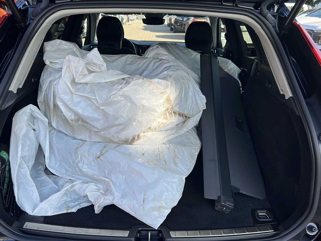 Volvo XC60 2022 г. Чёрный, пробег 47225 км
