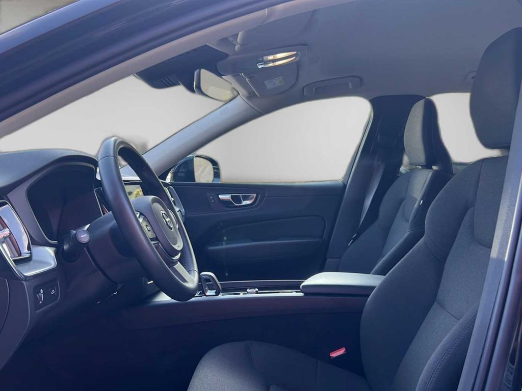 Volvo XC60 2022 г. Чёрный, пробег 47225 км