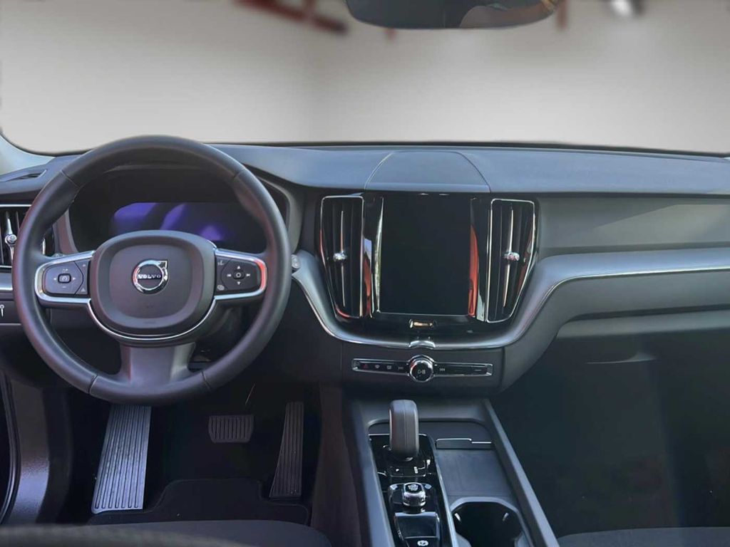 Volvo XC60 2022 г. Чёрный, пробег 47225 км