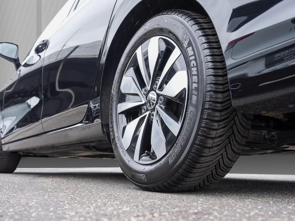Volkswagen Golf 2025 г. Чёрный, пробег 19078 км