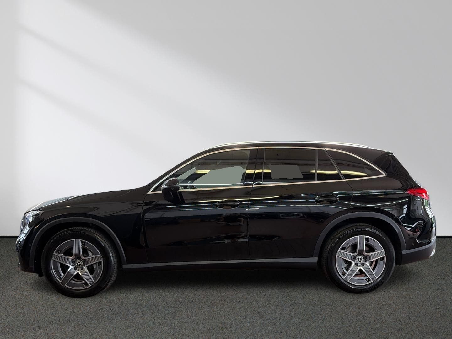 Mercedes-Benz GLC 200 2025 г. Чёрный, пробег 9291 км
