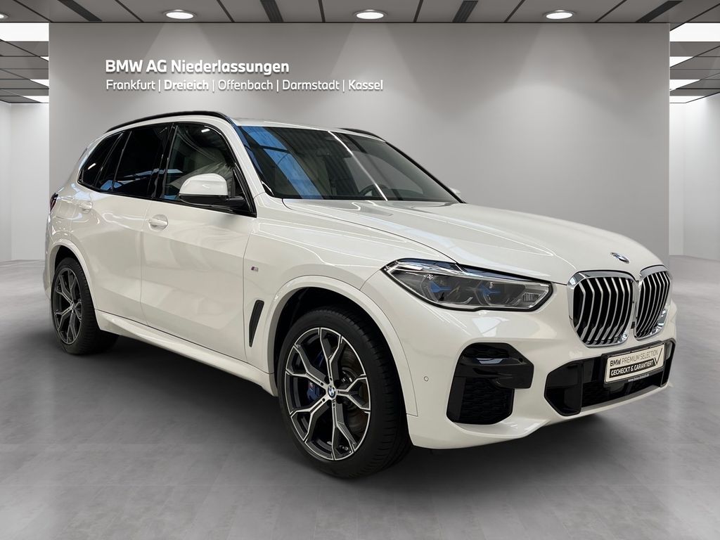 BMW X5 2023 г. Белый, пробег 54650 км