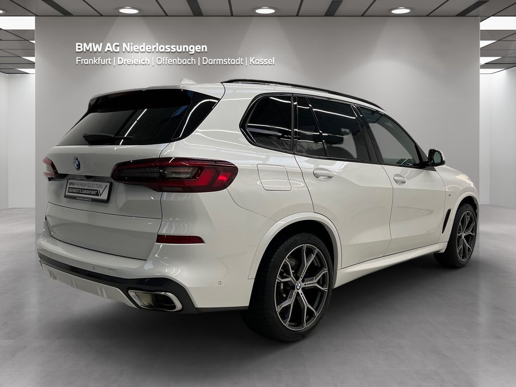 BMW X5 2023 г. Белый, пробег 54650 км