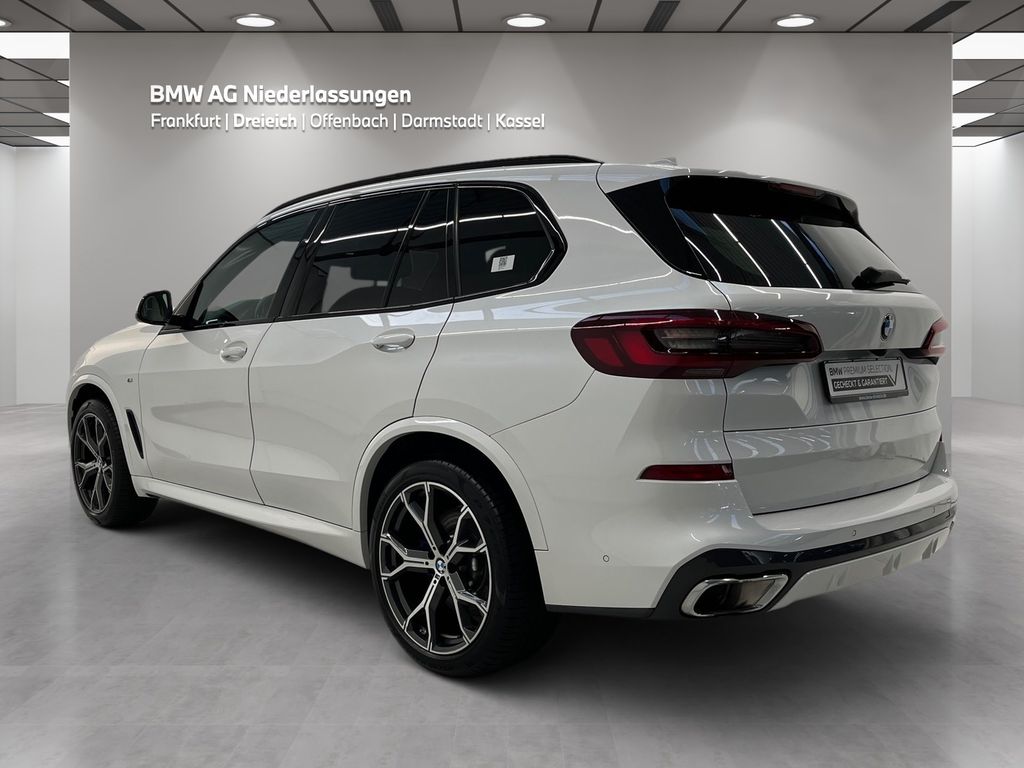 BMW X5 2023 г. Белый, пробег 54650 км