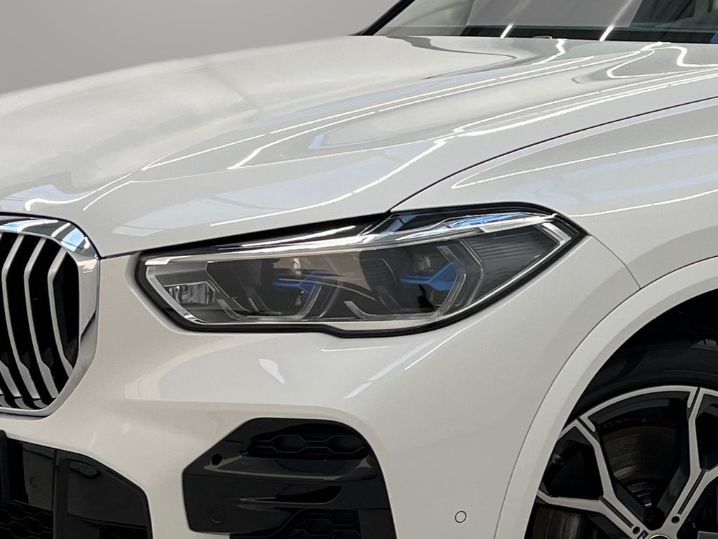 BMW X5 2023 г. Белый, пробег 54650 км