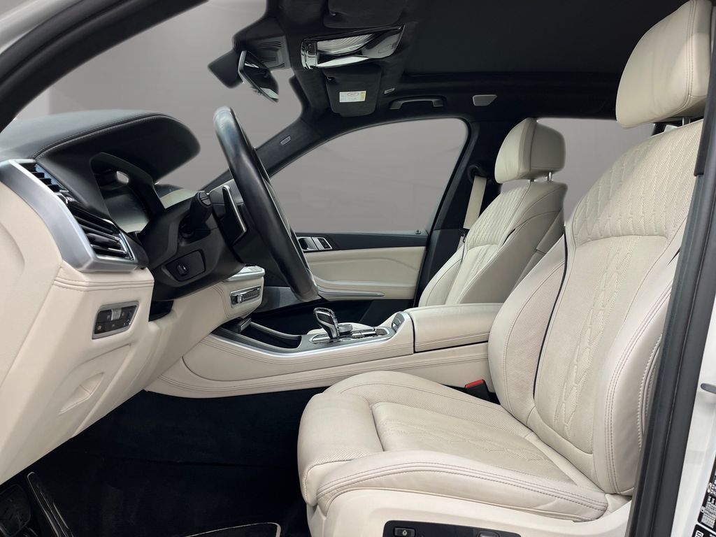 BMW X5 2023 г. Белый, пробег 54650 км