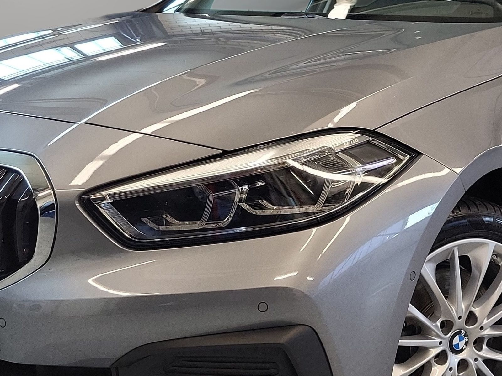 BMW 118 2023 г. Серый, пробег 50800 км