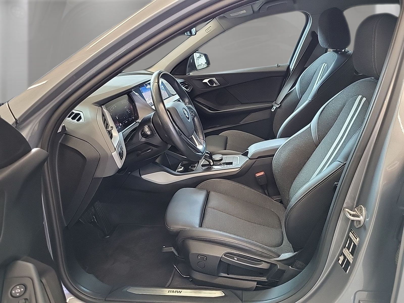 BMW 118 2023 г. Серый, пробег 50800 км