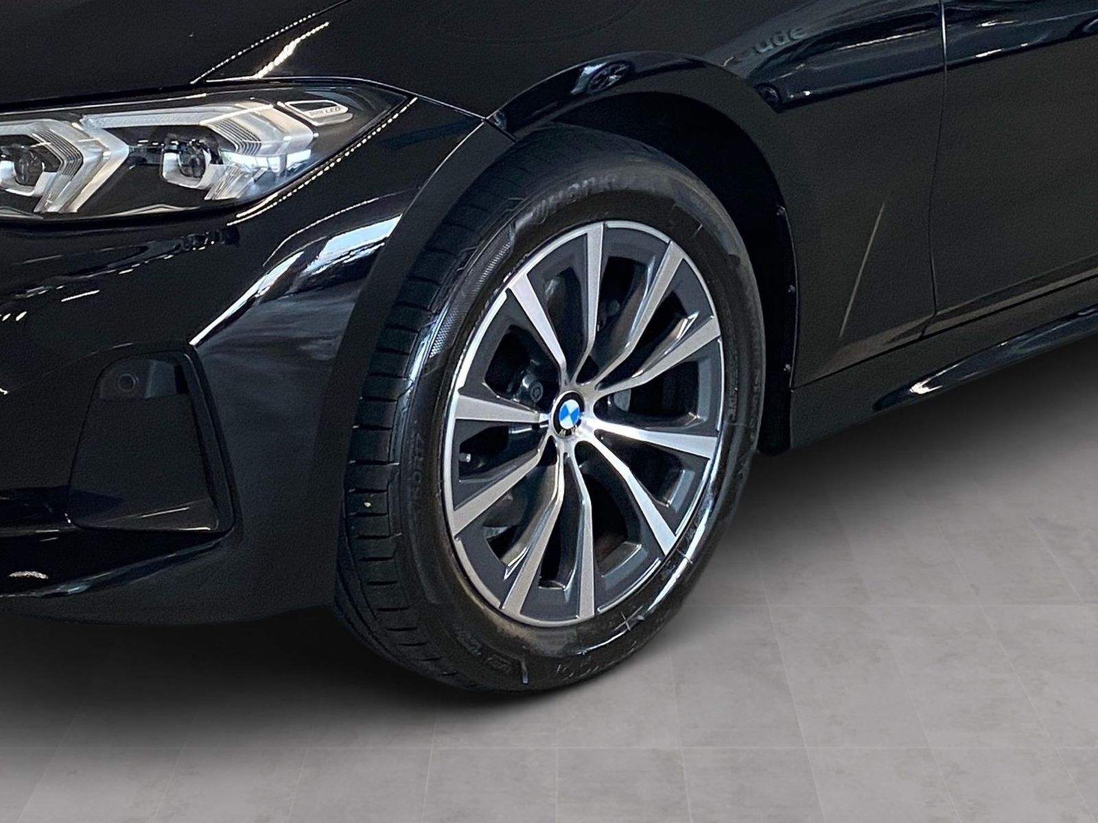 BMW 320 2023 г. Чёрный, пробег 54853 км
