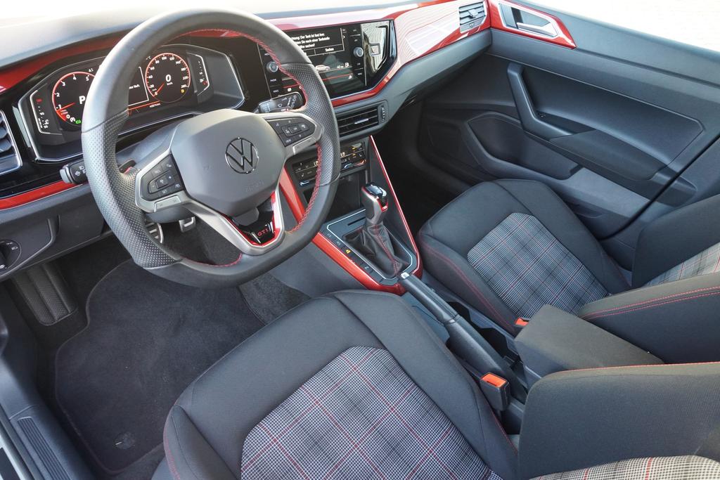 Volkswagen Polo 2024 г. Белый, пробег 40871 км
