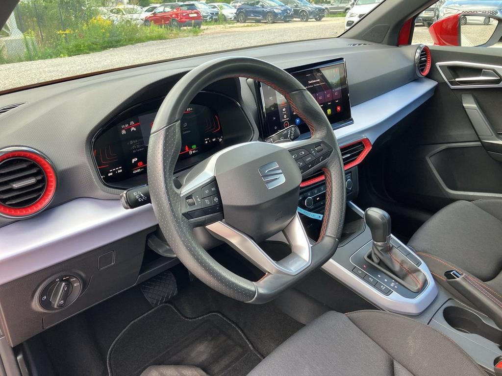 SEAT Arona 2023 г. Красный, пробег 45650 км