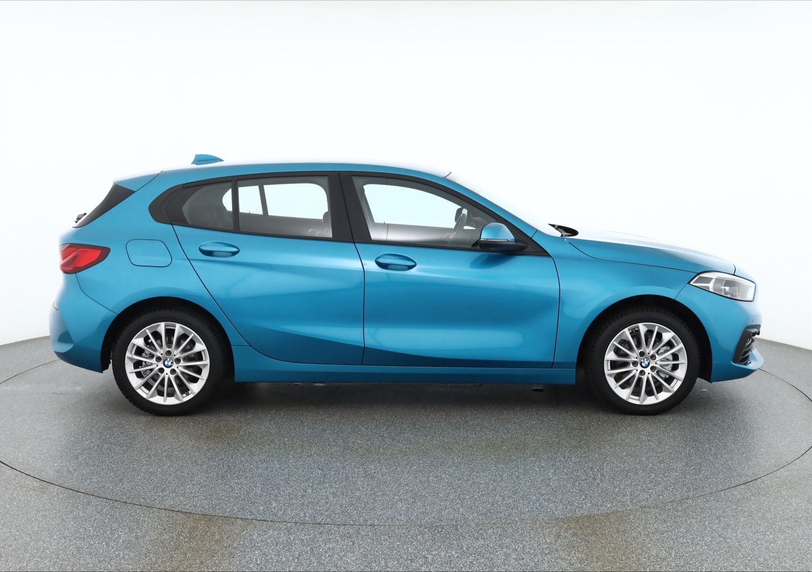 BMW 118 2024 г. Синий, пробег 38175 км