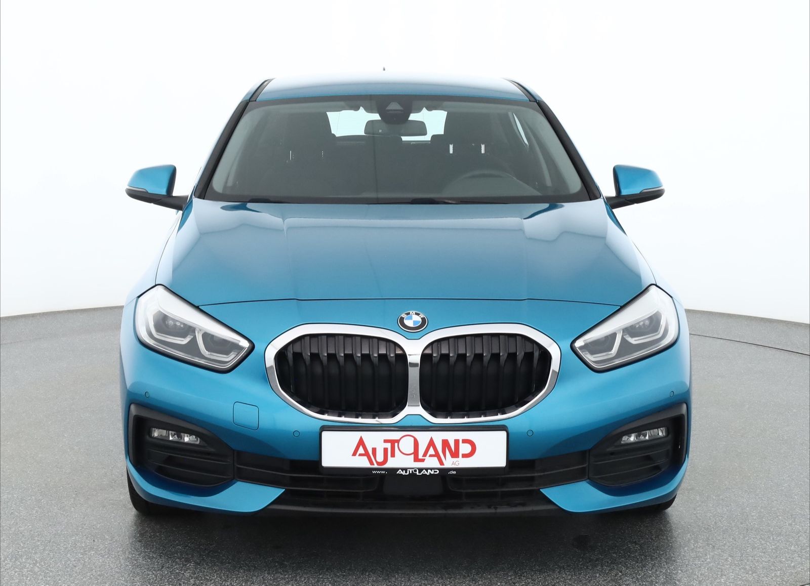 BMW 118 2024 г. Синий, пробег 38175 км