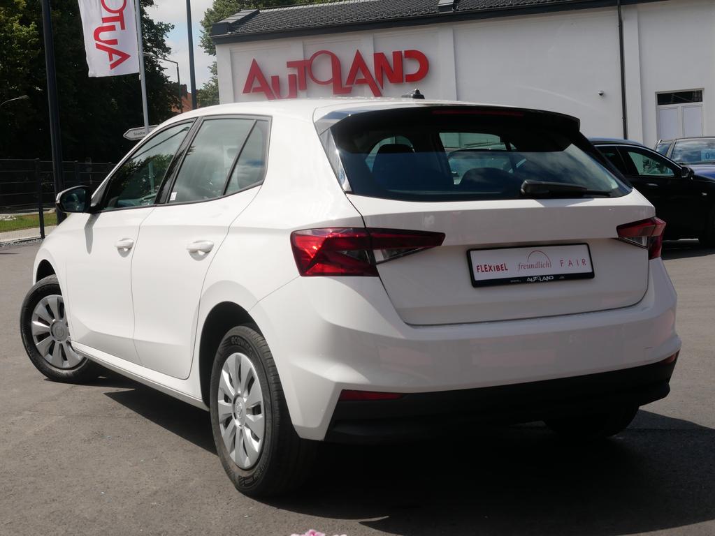 Skoda Fabia 2023 г. Белый, пробег 45202 км