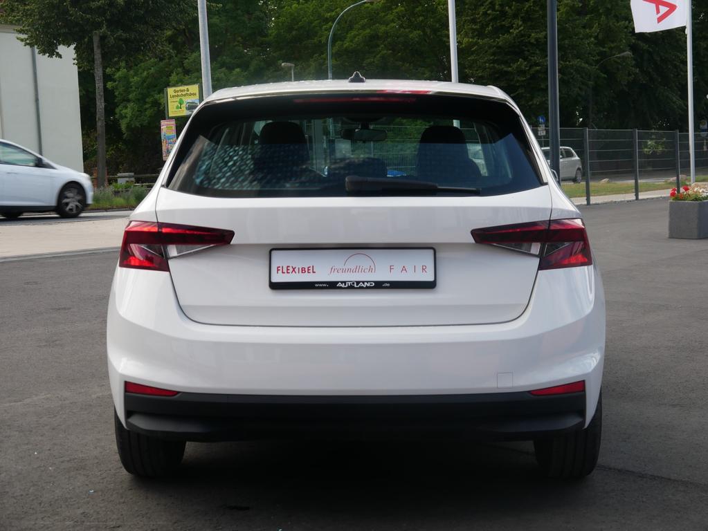 Skoda Fabia 2023 г. Белый, пробег 45202 км
