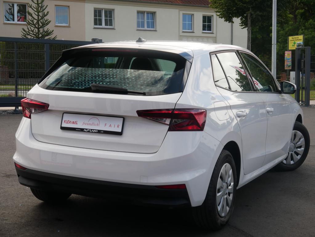 Skoda Fabia 2023 г. Белый, пробег 45202 км