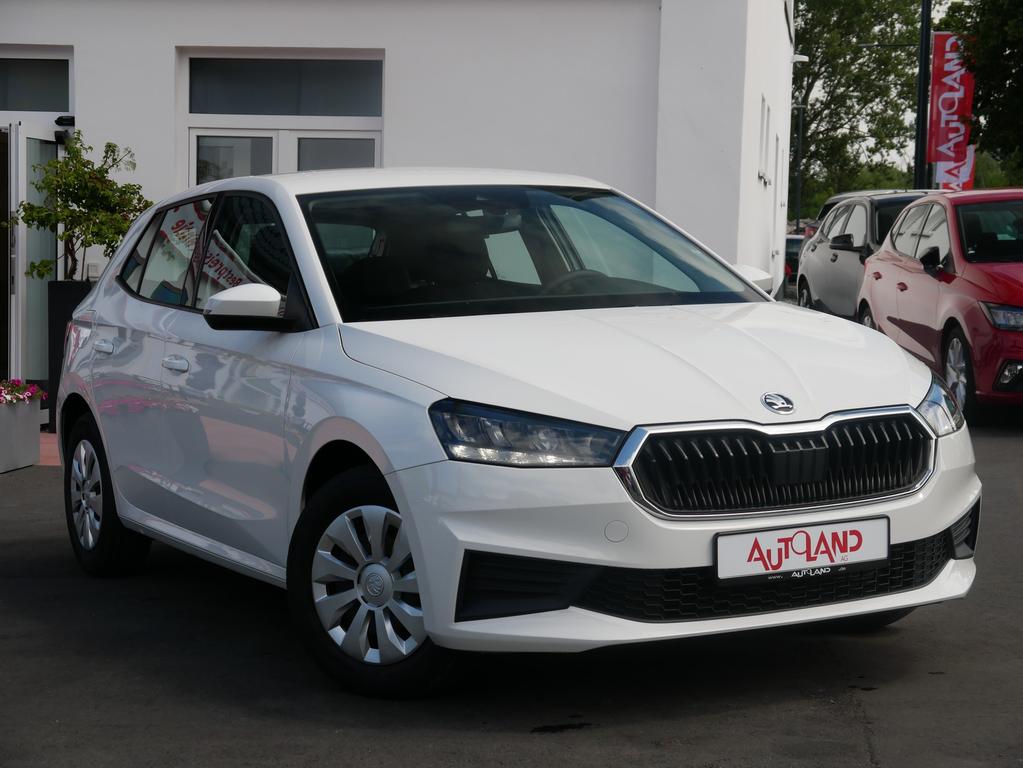 Skoda Fabia 2023 г. Белый, пробег 45202 км