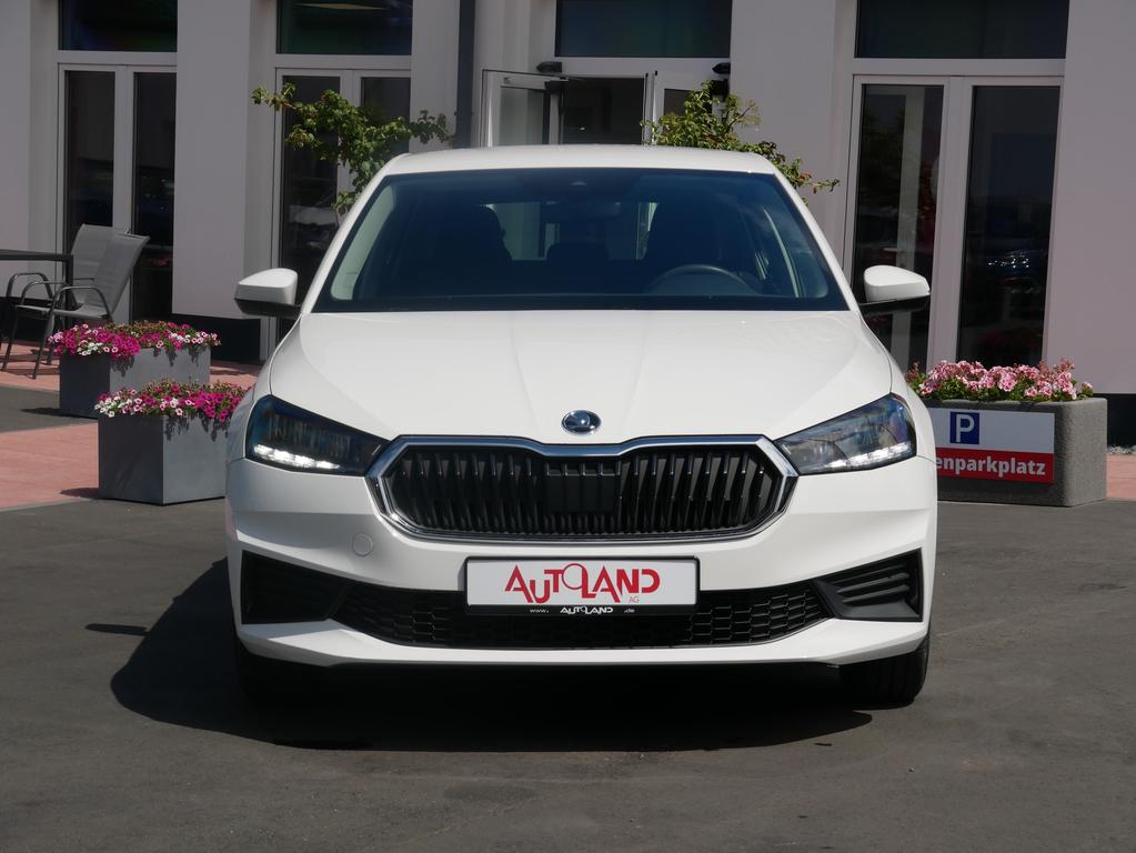 Skoda Fabia 2023 г. Белый, пробег 45202 км