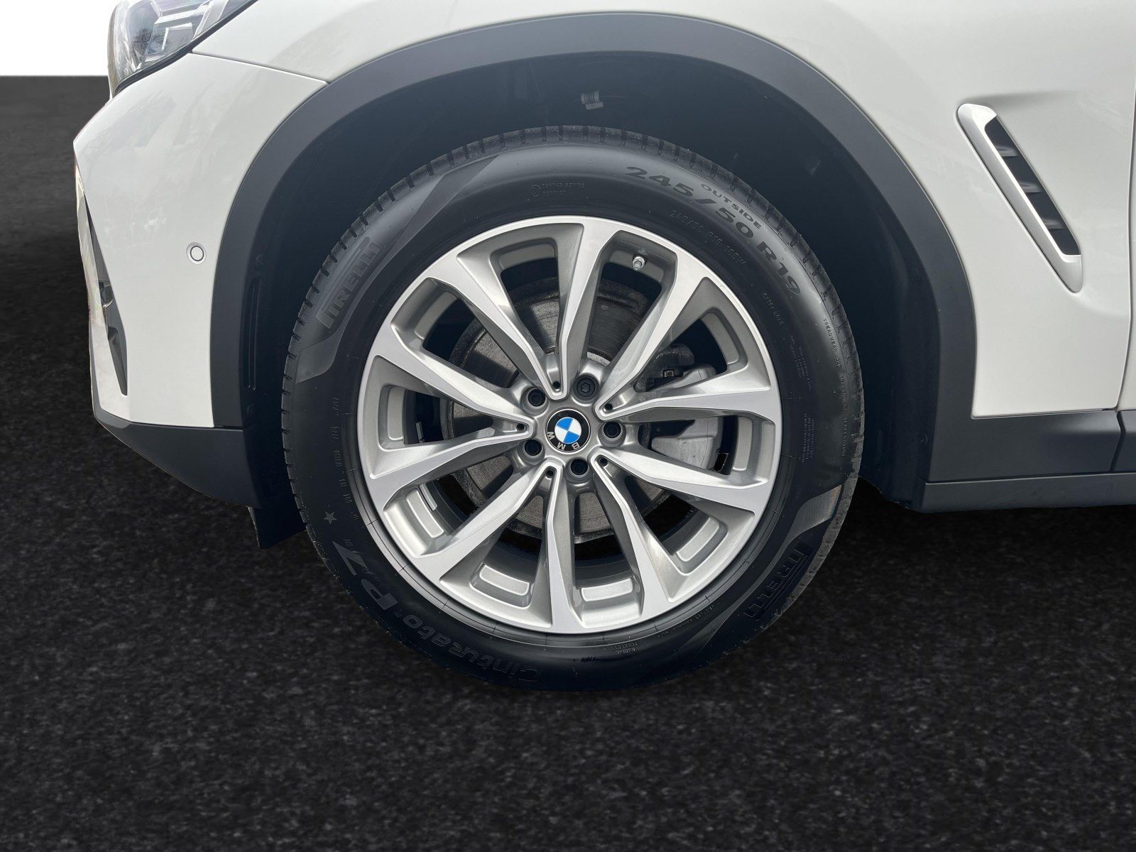 BMW X3 2024 г. Белый, пробег 20220 км