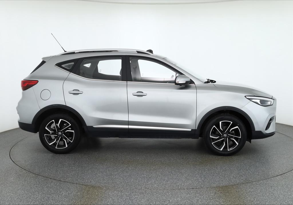 MG ZS 2023 г. Серебристый, пробег 38290 км