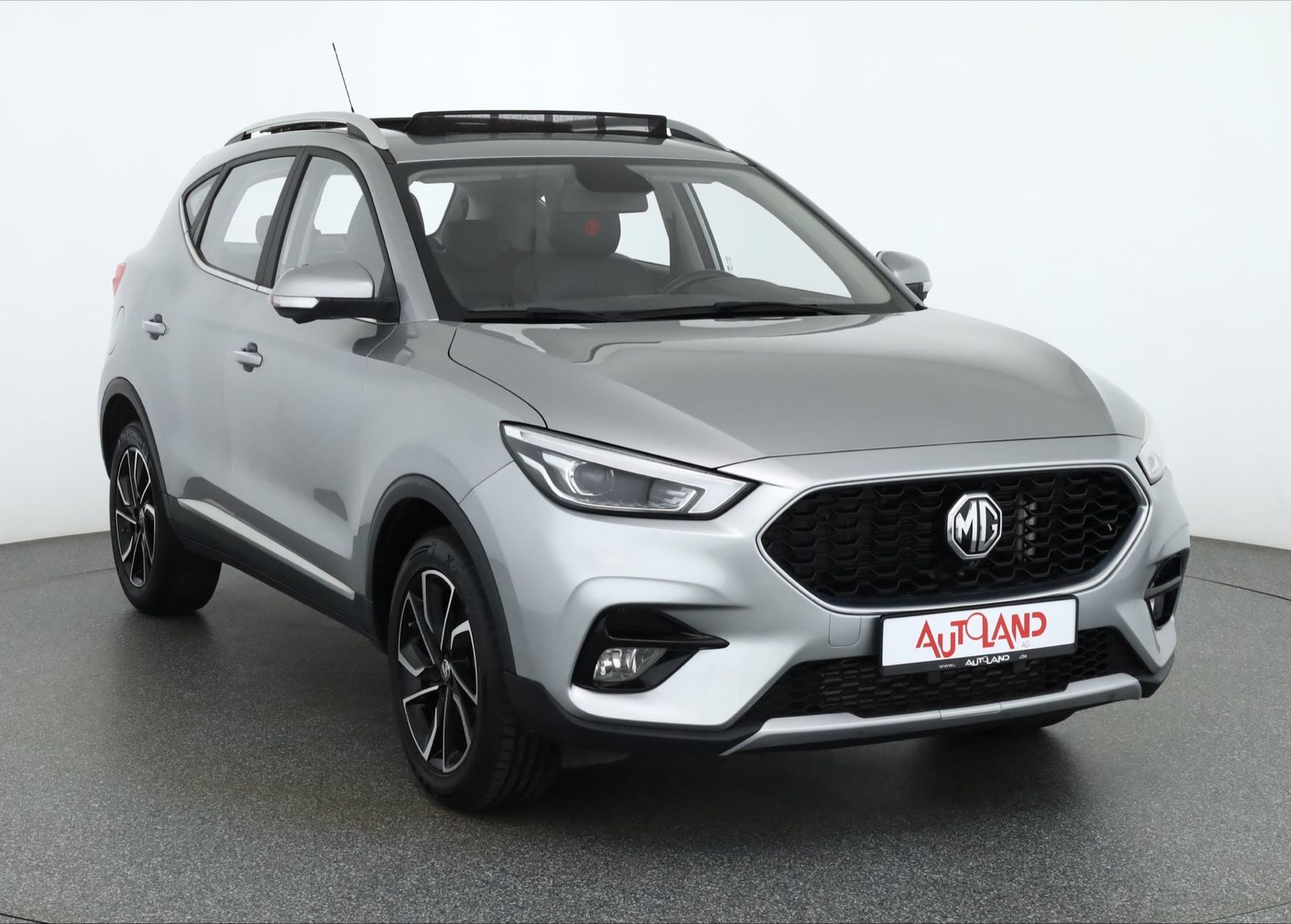 MG ZS 2023 г. Серебристый, пробег 38290 км