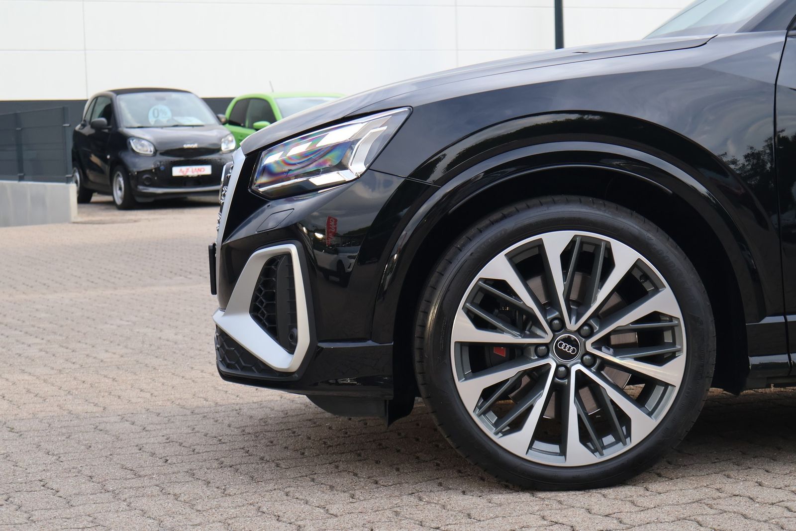 Audi SQ2 2021 г. Чёрный, пробег 36535 км