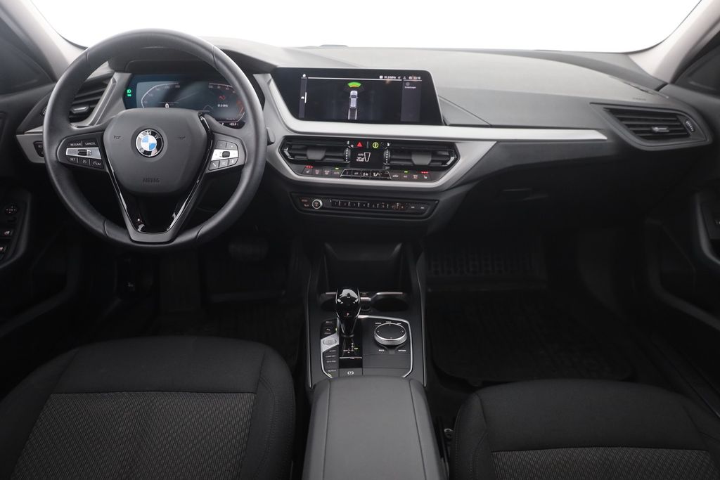 BMW 118 2024 г. Синий, пробег 35615 км