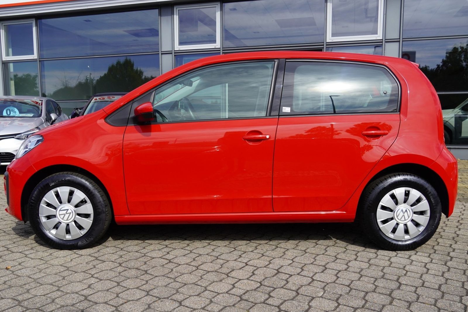 Volkswagen up! 2023 г. Красный, пробег 24793 км