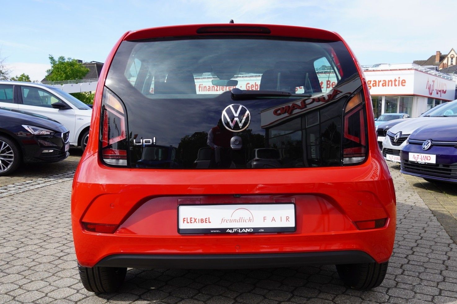 Volkswagen up! 2023 г. Красный, пробег 24793 км