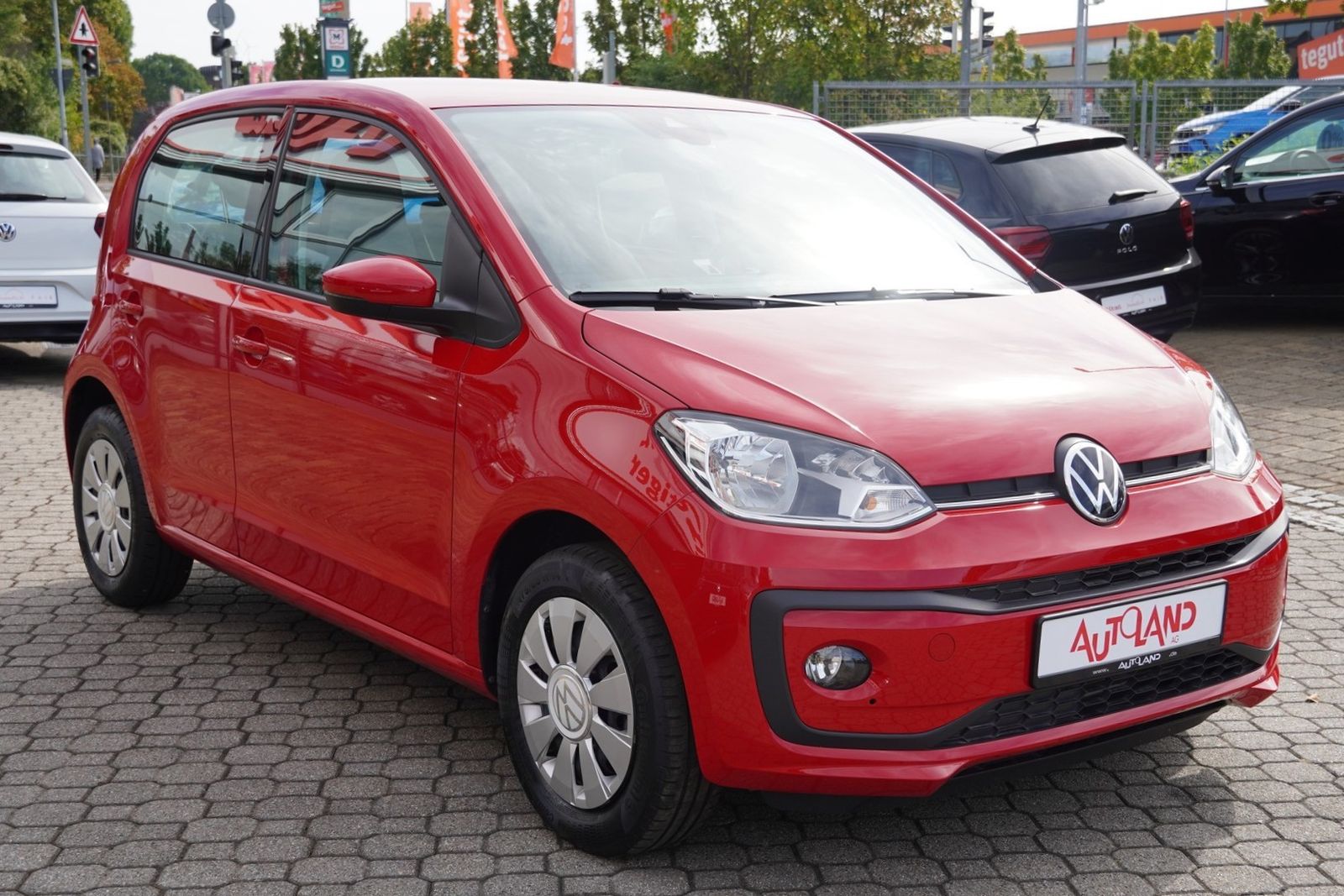 Volkswagen up! 2023 г. Красный, пробег 24793 км