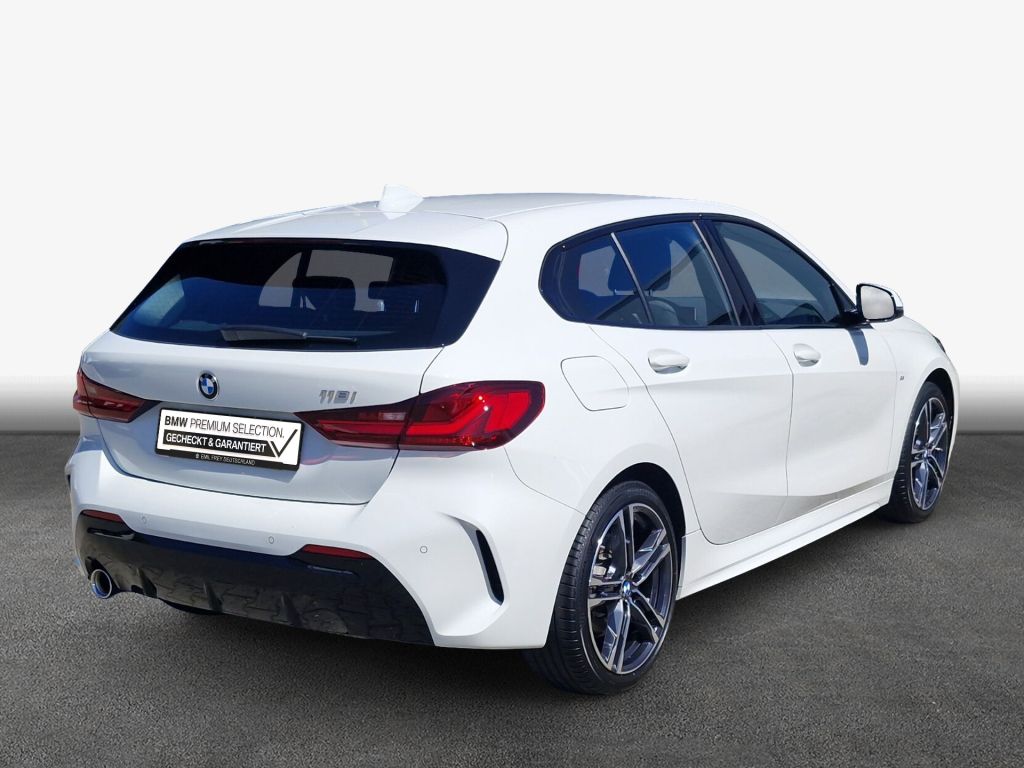 BMW 118 2023 г. Белый, пробег 32339 км